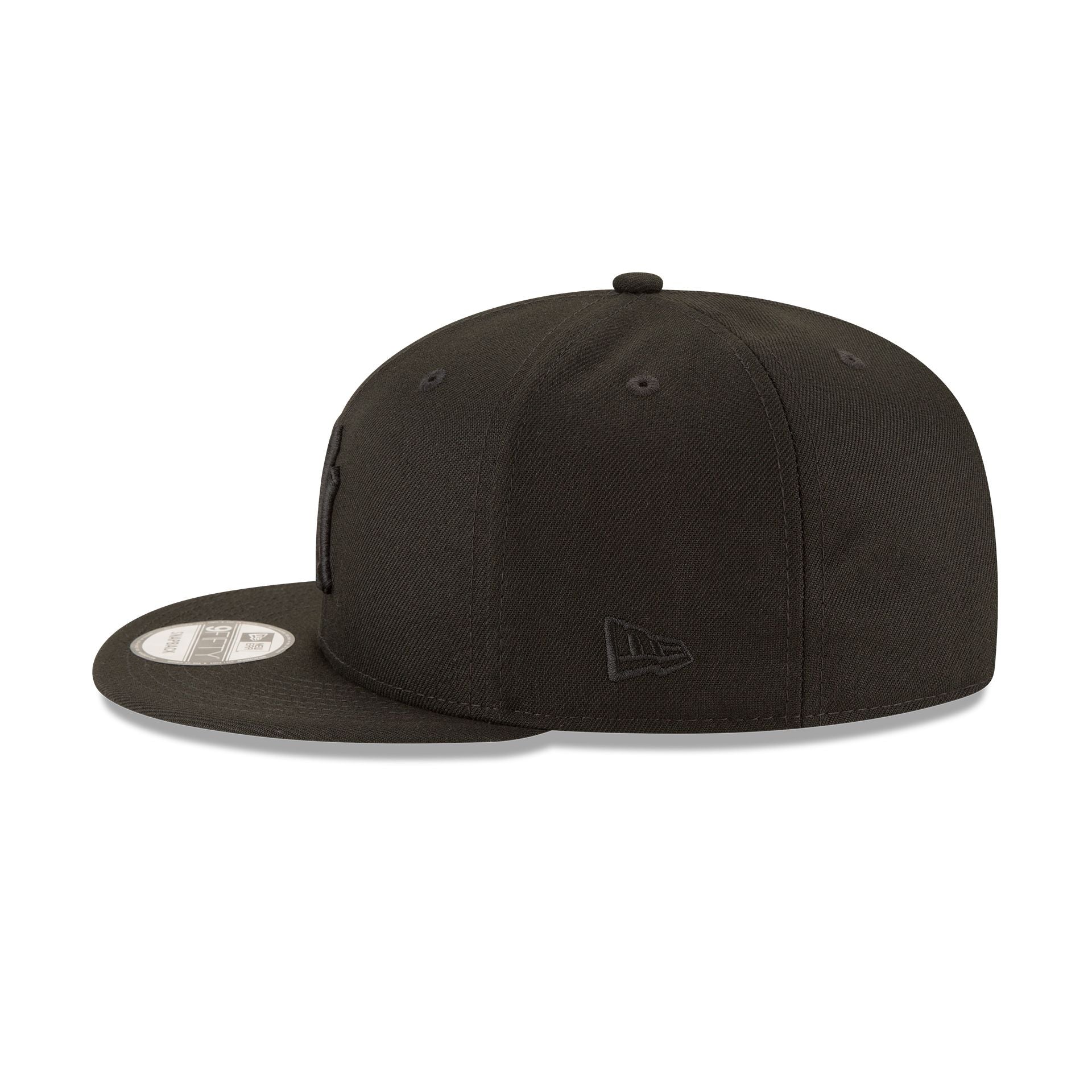 New York Yankees Basic Black on Black 9FIFTY Snapback Hat