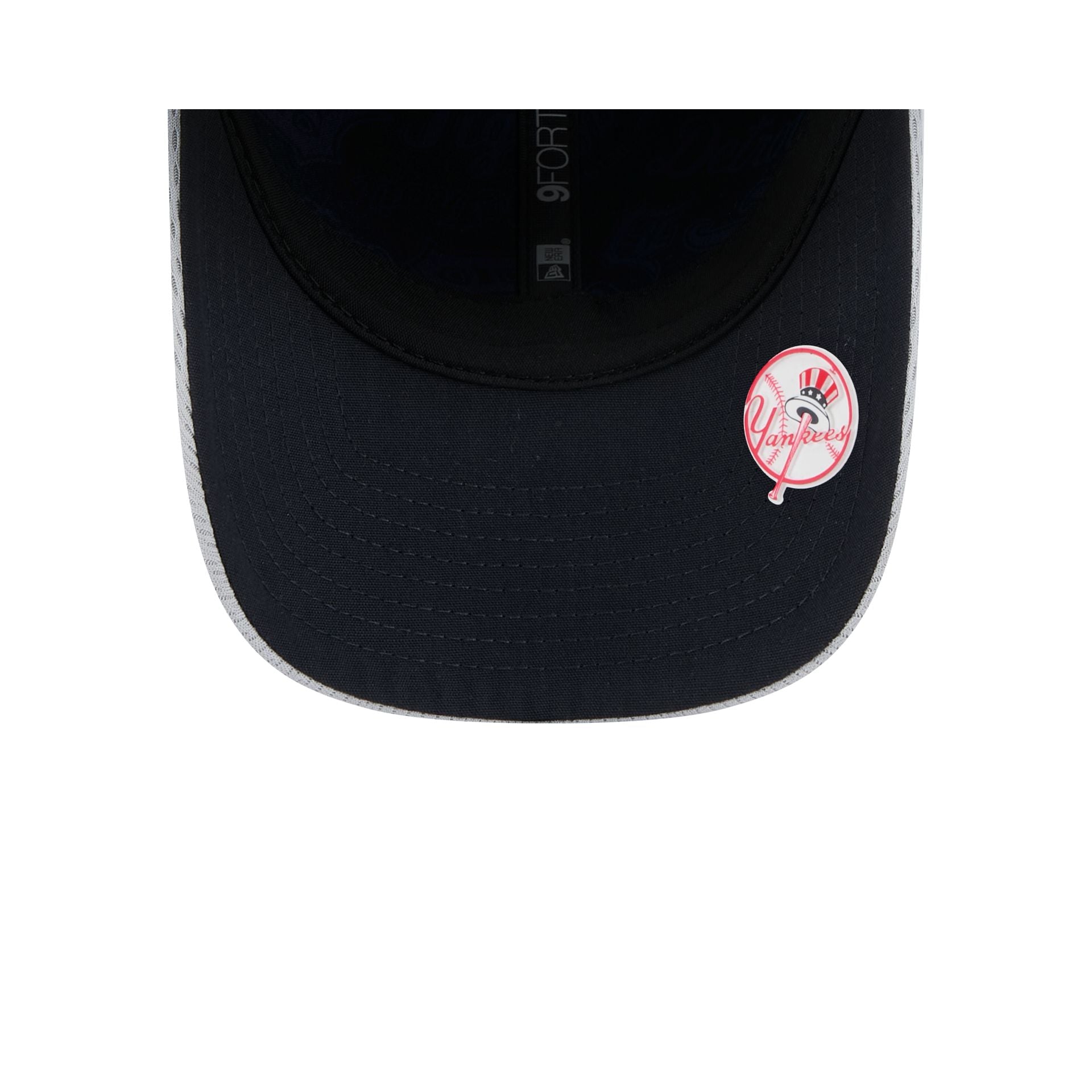 New York Yankees 2025 Clubhouse Gray Kids 9FORTY M-Crown Snapback Hat