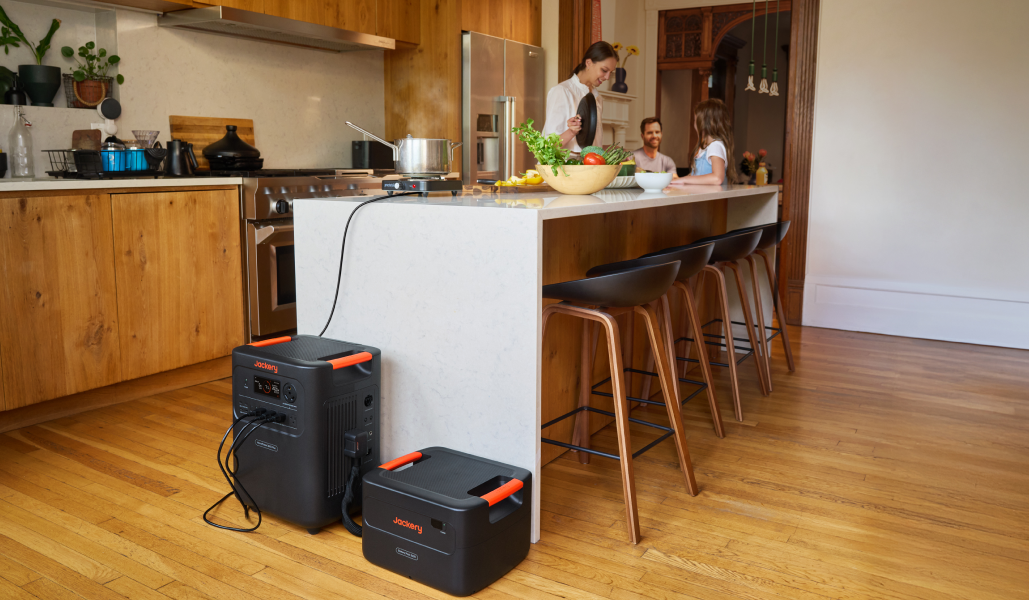Jackery HomePower 3600 Plus + Battery Pack 3600 + SolarSaga 500 X