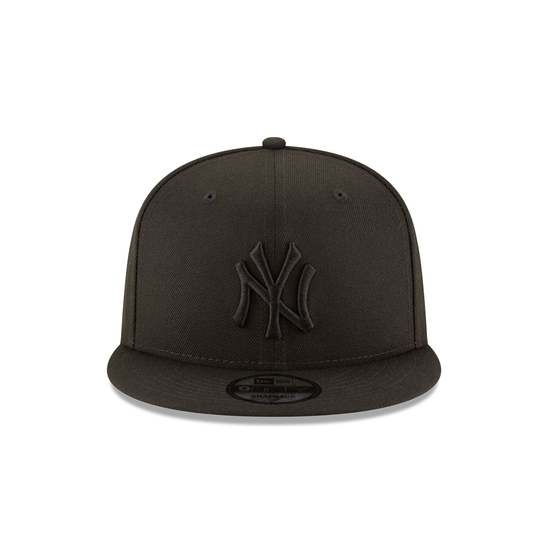 New York Yankees Basic Black on Black 9FIFTY Snapback Hat