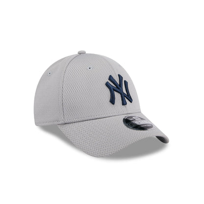 New York Yankees Gray 9FORTY Stretch-Snap Hat
