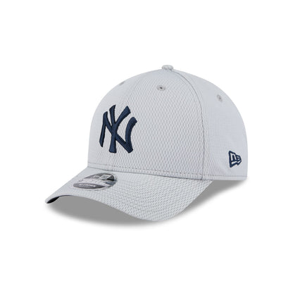 New York Yankees 2025 Clubhouse Gray 9FORTY M-Crown Snapback Hat