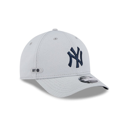 New York Yankees 2025 Clubhouse Gray Kids 9FORTY M-Crown Snapback Hat