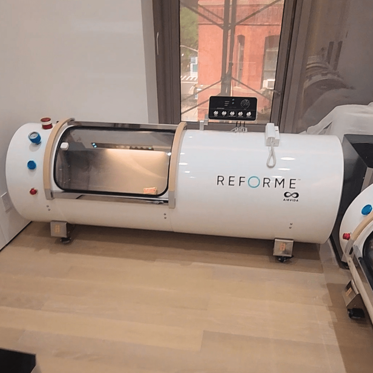 Airvida Ultra  1.3-2.0 ATA Hard Shell Lying Hyperbaric Chambers